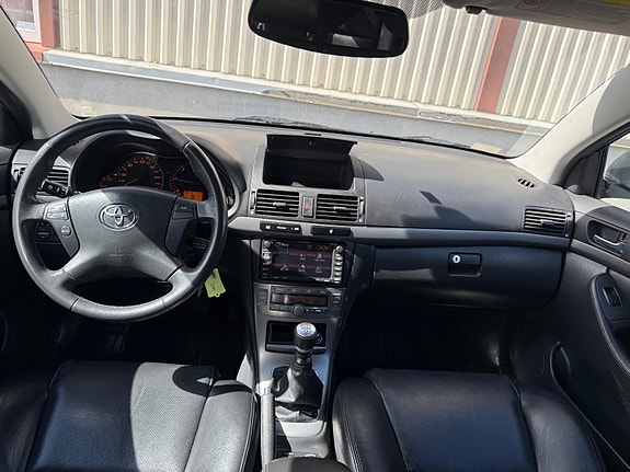 Toyota Avensis 24 of 29