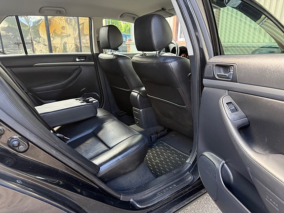 Toyota Avensis 26 of 29