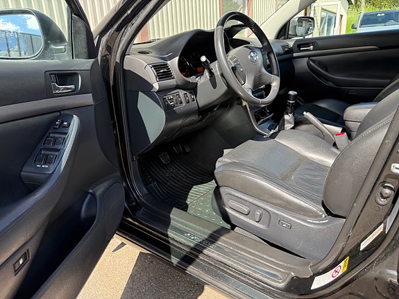 Toyota Avensis 21 of 29