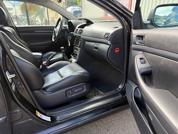Toyota Avensis 27 of 29