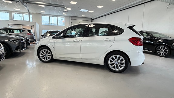 BMW 225xe 13 of 30