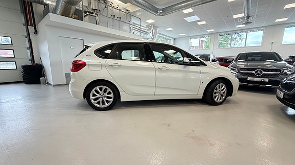 BMW 225xe 22 of 30