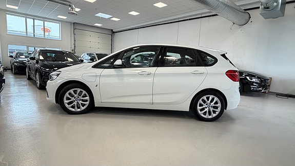 BMW 225xe 12 of 30