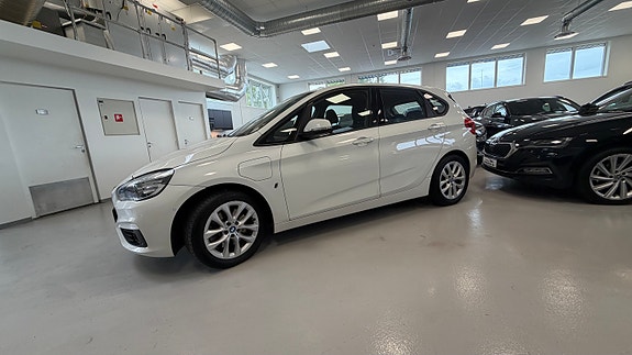 BMW 225xe 10 of 30