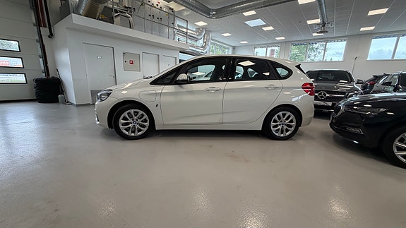 BMW 225xe 11 of 30