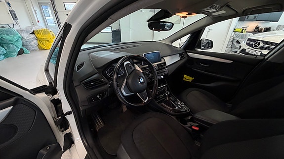BMW 225xe 25 of 30