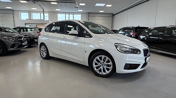 BMW 225xe 3 of 30