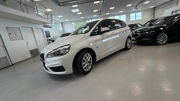 BMW 225xe 9 of 30