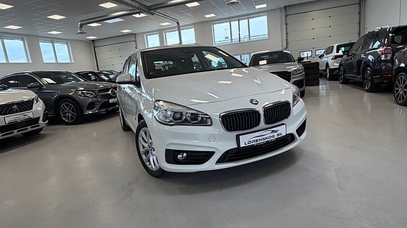 BMW 225xe 2 of 30