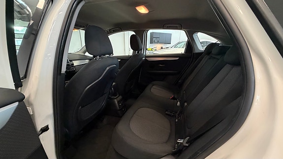 BMW 225xe 26 of 30