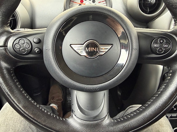 MINI Cooper 10 of 28