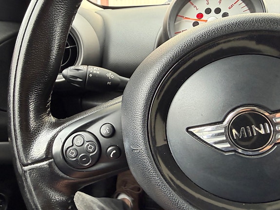MINI Cooper 13 of 28