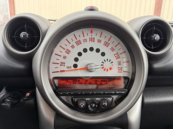 MINI Cooper 14 of 28