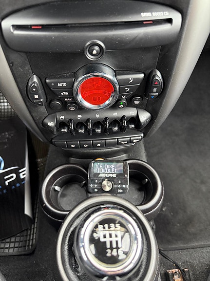 MINI Cooper 15 of 28