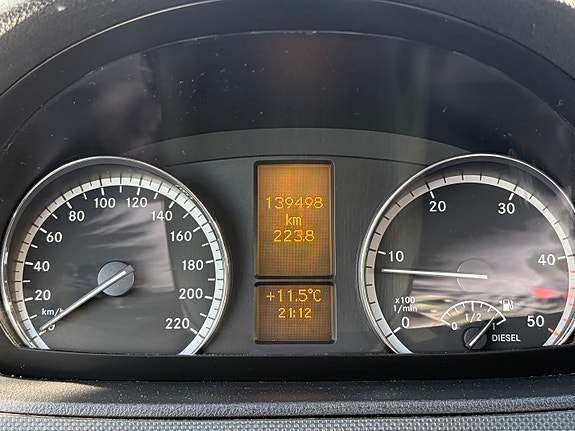 Mercedes-Benz Vito 113 4 of 9