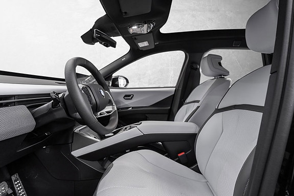 BMW iX3 9 of 28