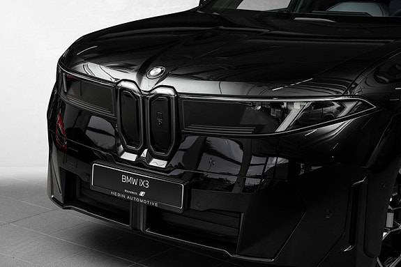 BMW iX3 5 of 28
