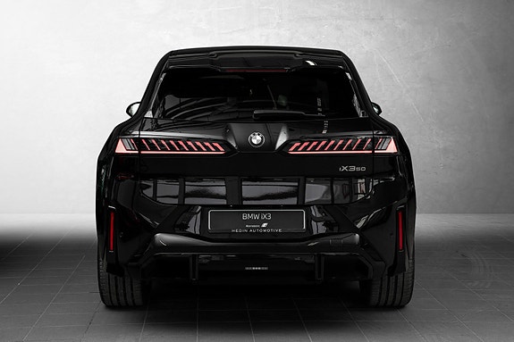 BMW iX3 4 of 28