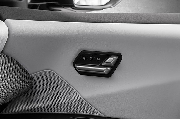 BMW iX3 23 of 28