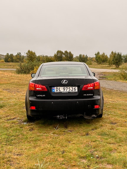 Lexus IS220d 7 of 24