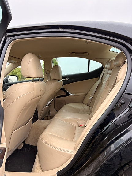 Lexus IS220d 17 of 24