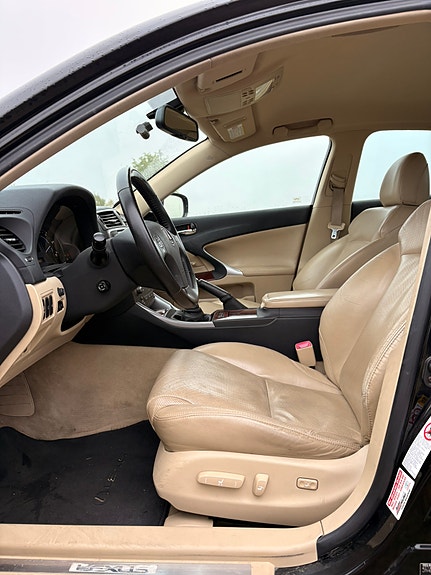 Lexus IS220d 12 of 24