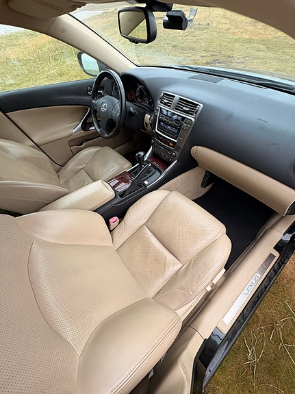 Lexus IS220d 15 of 24