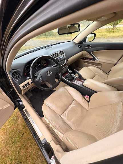 Lexus IS220d 13 of 24