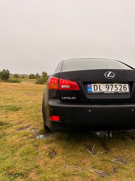 Lexus IS220d 8 of 24