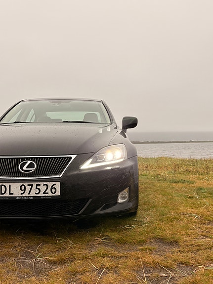 Lexus IS220d 2 of 24