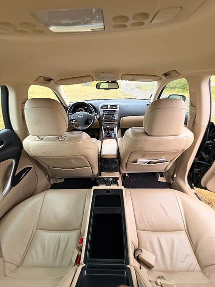 Lexus IS220d 18 of 24