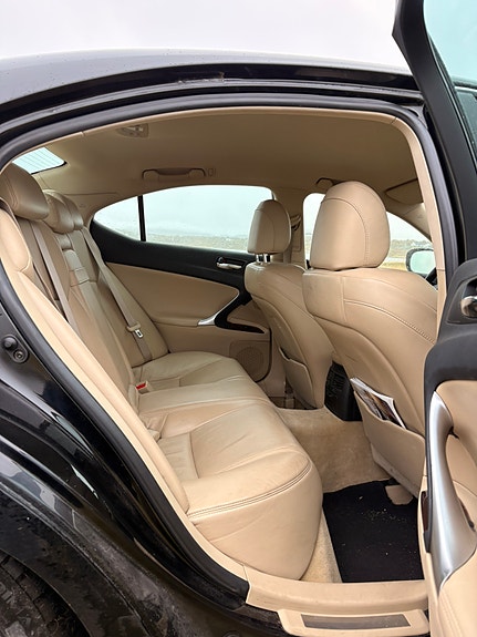 Lexus IS220d 19 of 24