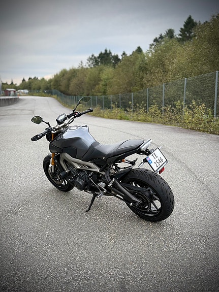 Yamaha MT-09 7 of 13