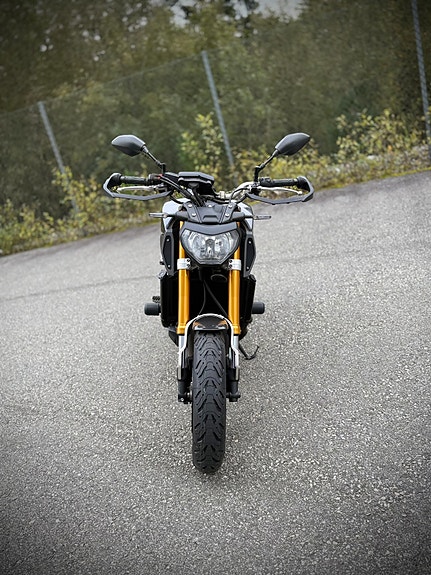 Yamaha MT-09 5 of 13