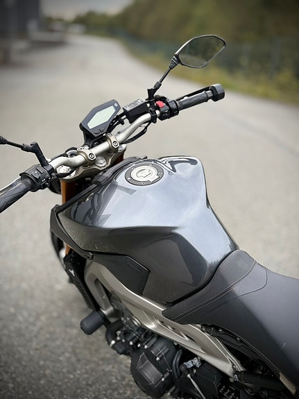 Yamaha MT-09 10 of 13