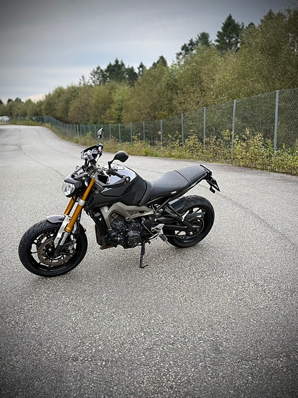 Yamaha MT-09 3 of 13