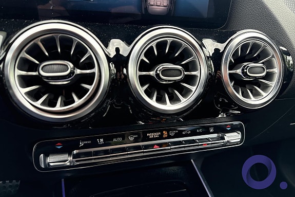 Mercedes-Benz EQA300 28 of 30