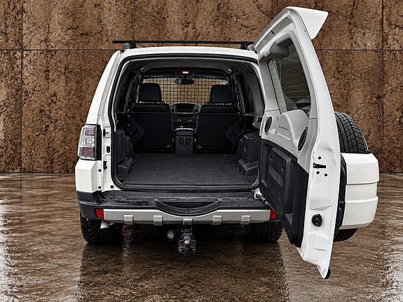 Mitsubishi Pajero 6 of 14