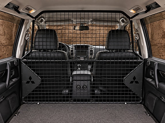 Mitsubishi Pajero 7 of 14