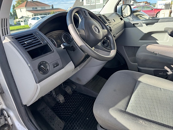 Volkswagen Transporter 8 of 15