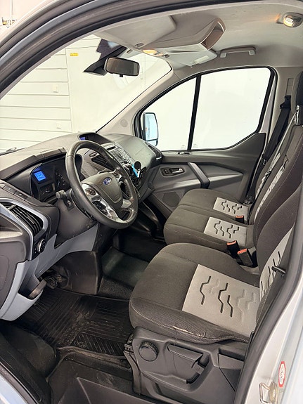 Ford Transit Custom 15 of 24