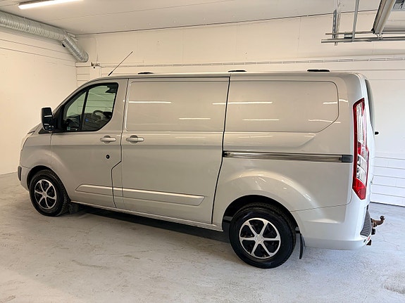 Ford Transit Custom 10 of 24