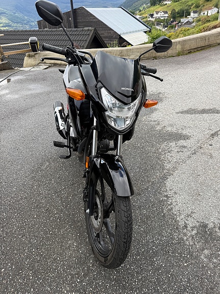 Honda CB 125F 2 of 13