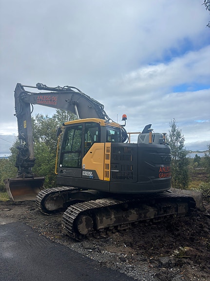 Volvo ECR 235 EL med lite timer /dozerskjær og GPS 11 of 17