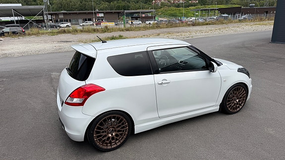 Suzuki Swift 11 of 30