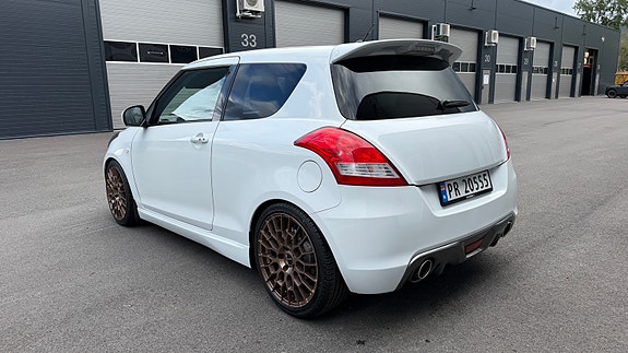Suzuki Swift 8 of 30