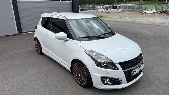 Suzuki Swift 17 of 30