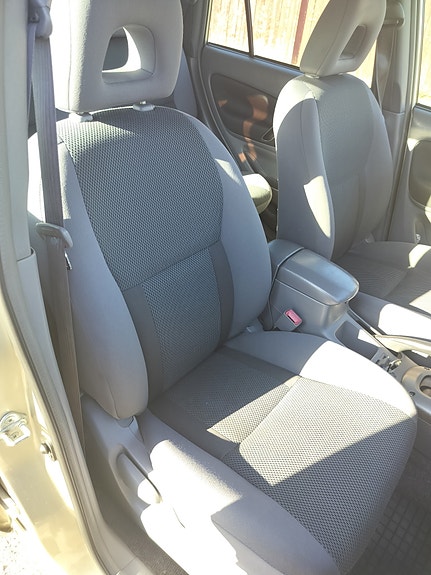 Toyota RAV4 8 of 19
