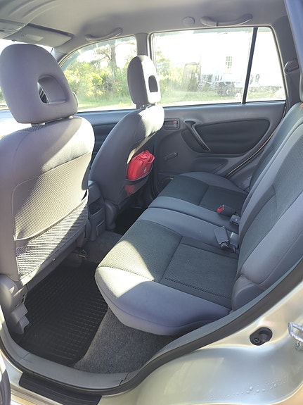 Toyota RAV4 9 of 19