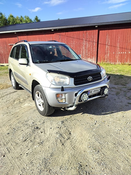 Toyota RAV4 2 of 19